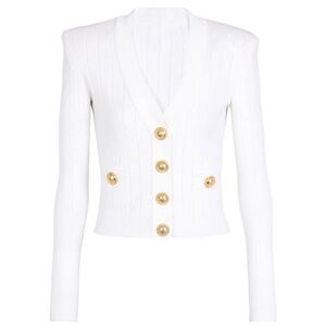 Elegant Knitwear: Timeless Style